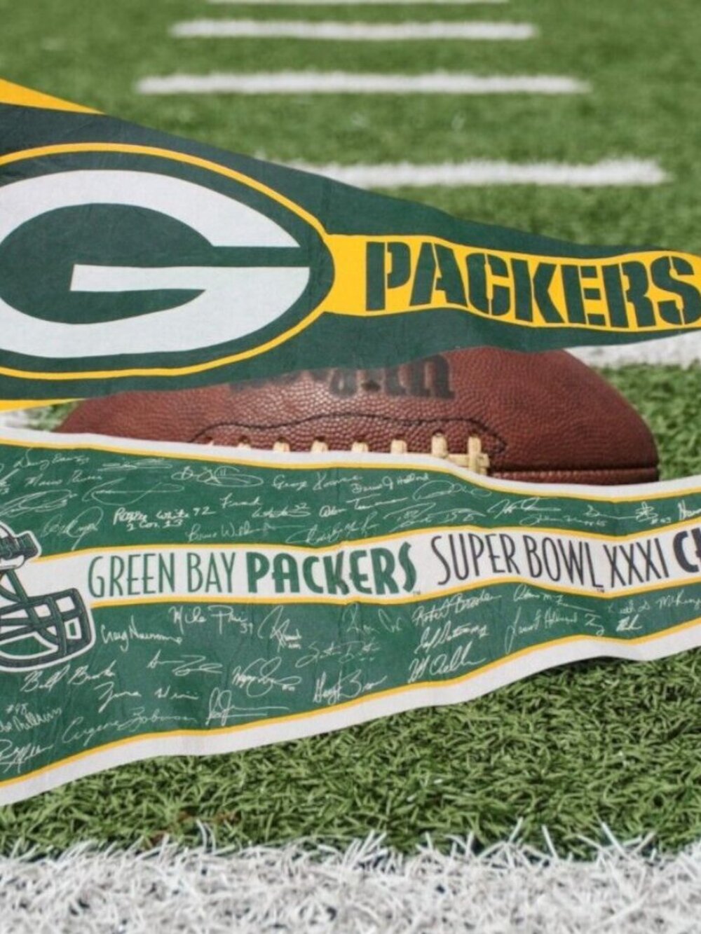 NFL Green Bay Packers Super Bowl XXXI Champs Autographed Pennant and plain one